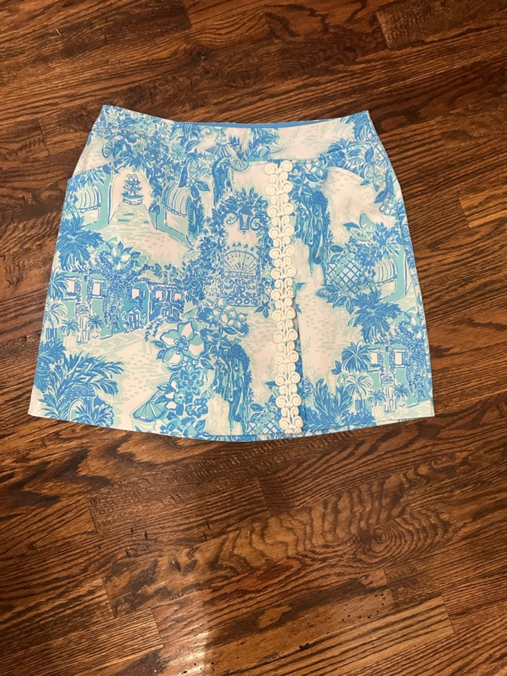 Lilly Pulitzer Blue and White Printed Mini Skort.  Wore once M